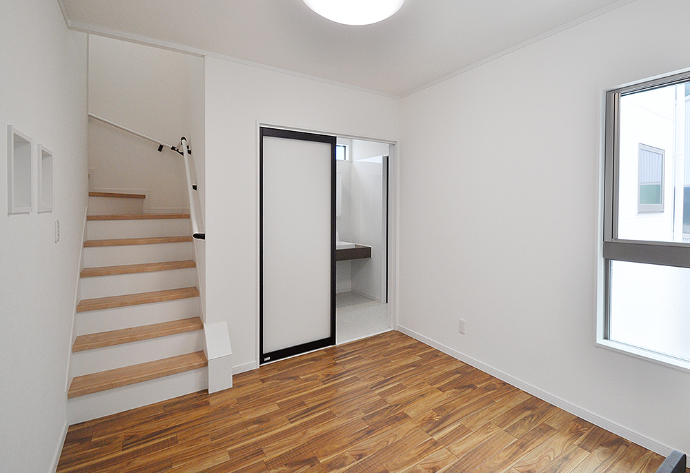 使い勝手のいいキッチン横のダイニングスペース