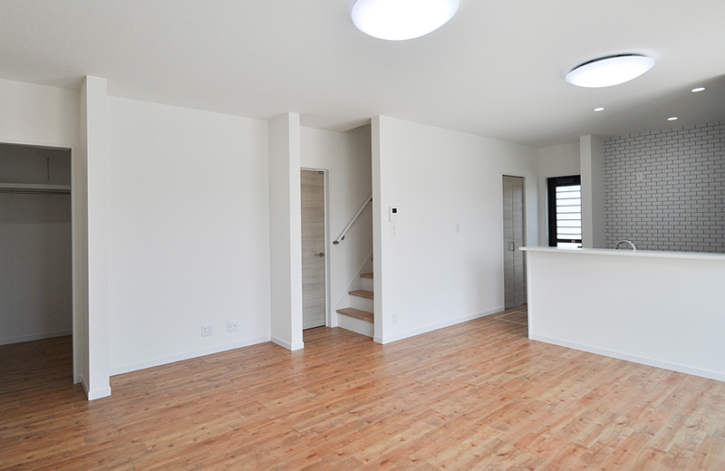 家族が集まる機能的なリビングダイニング